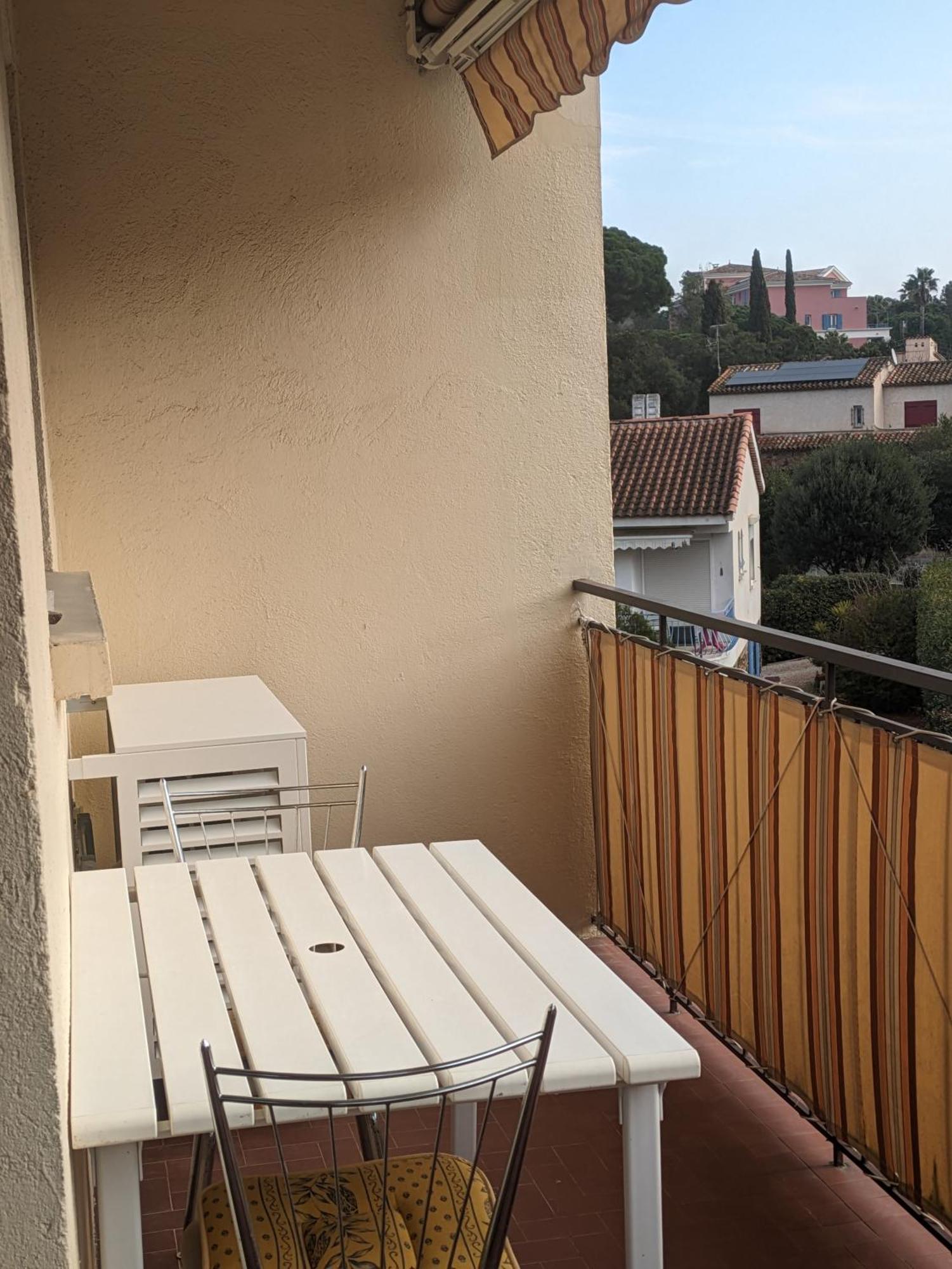 Appartement Spacieux Et Calme Saint-Raphaël Exteriör bild
